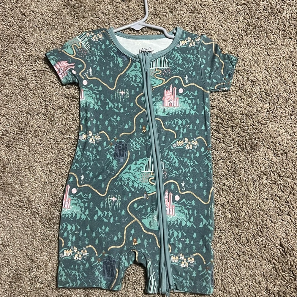 Little Crowns and Capes bamboo shorty romper size 2t